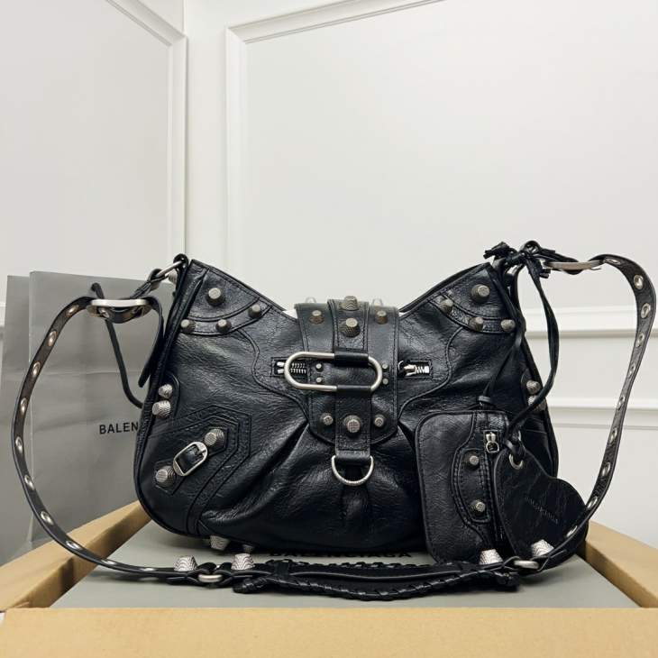 Picture of Balenciaga Handbags _SKUfw182780158fw
